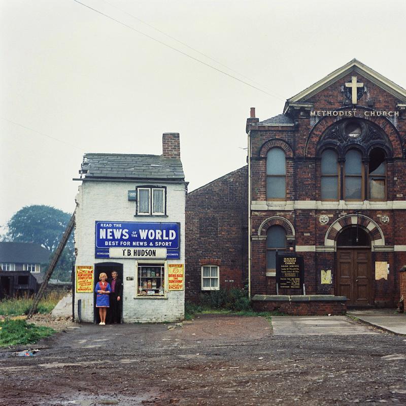 M. & Mme Hudson. Mercredi 14 août 1974. 11 h. Seacroft Green, Leeds.
							© Peter Mitchell