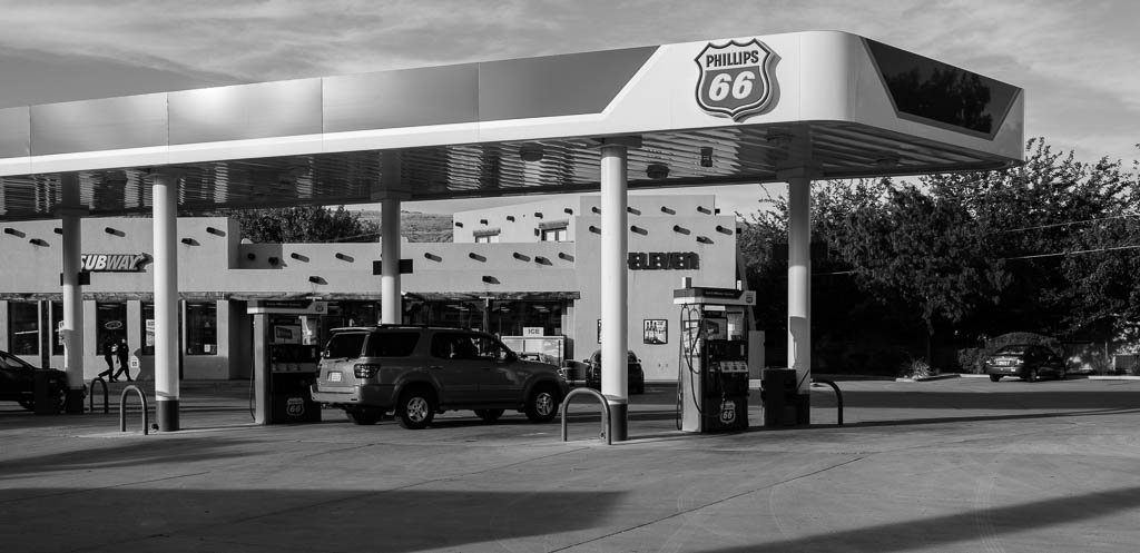 Gasoline station 7, 2014, © Luc Litzler