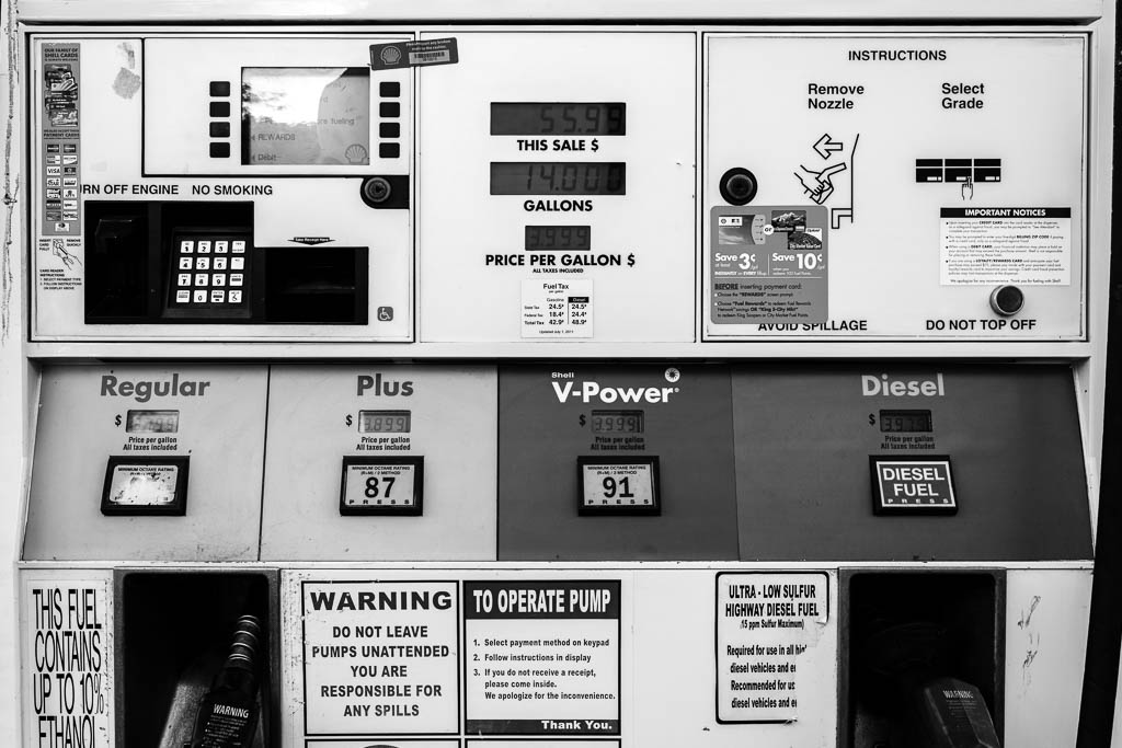 Gasoline station 8, 2014, © Luc Litzler